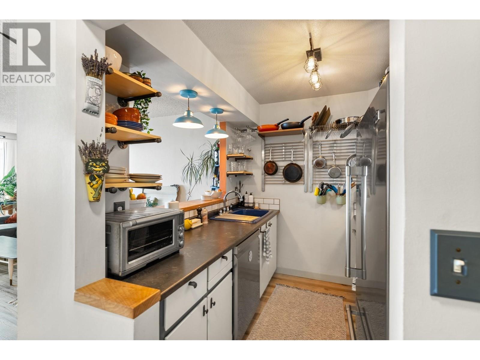 Listing Picture 11 of 35 : 407 3740 ALBERT STREET, Burnaby / 本拿比 - 魯藝地產 Yvonne Lu Group - MLS Medallion Club Member