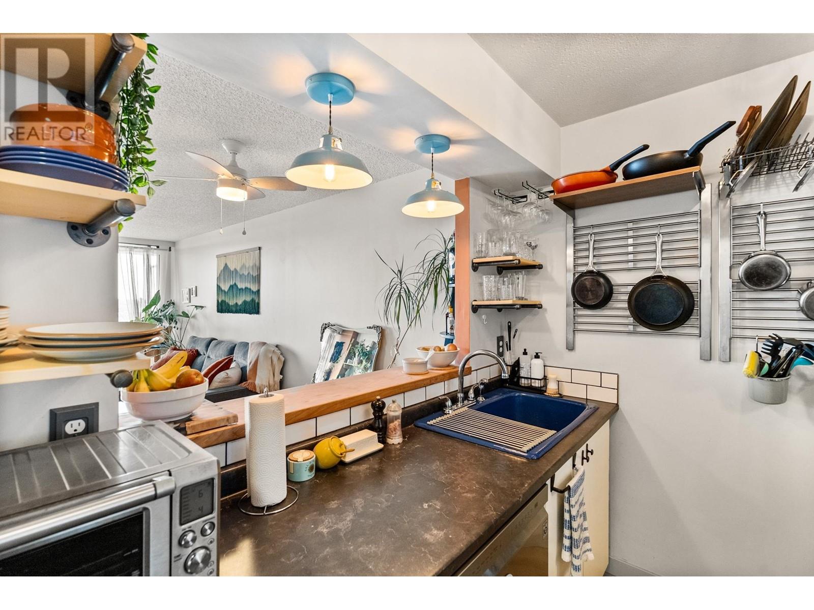 Listing Picture 12 of 35 : 407 3740 ALBERT STREET, Burnaby / 本拿比 - 魯藝地產 Yvonne Lu Group - MLS Medallion Club Member