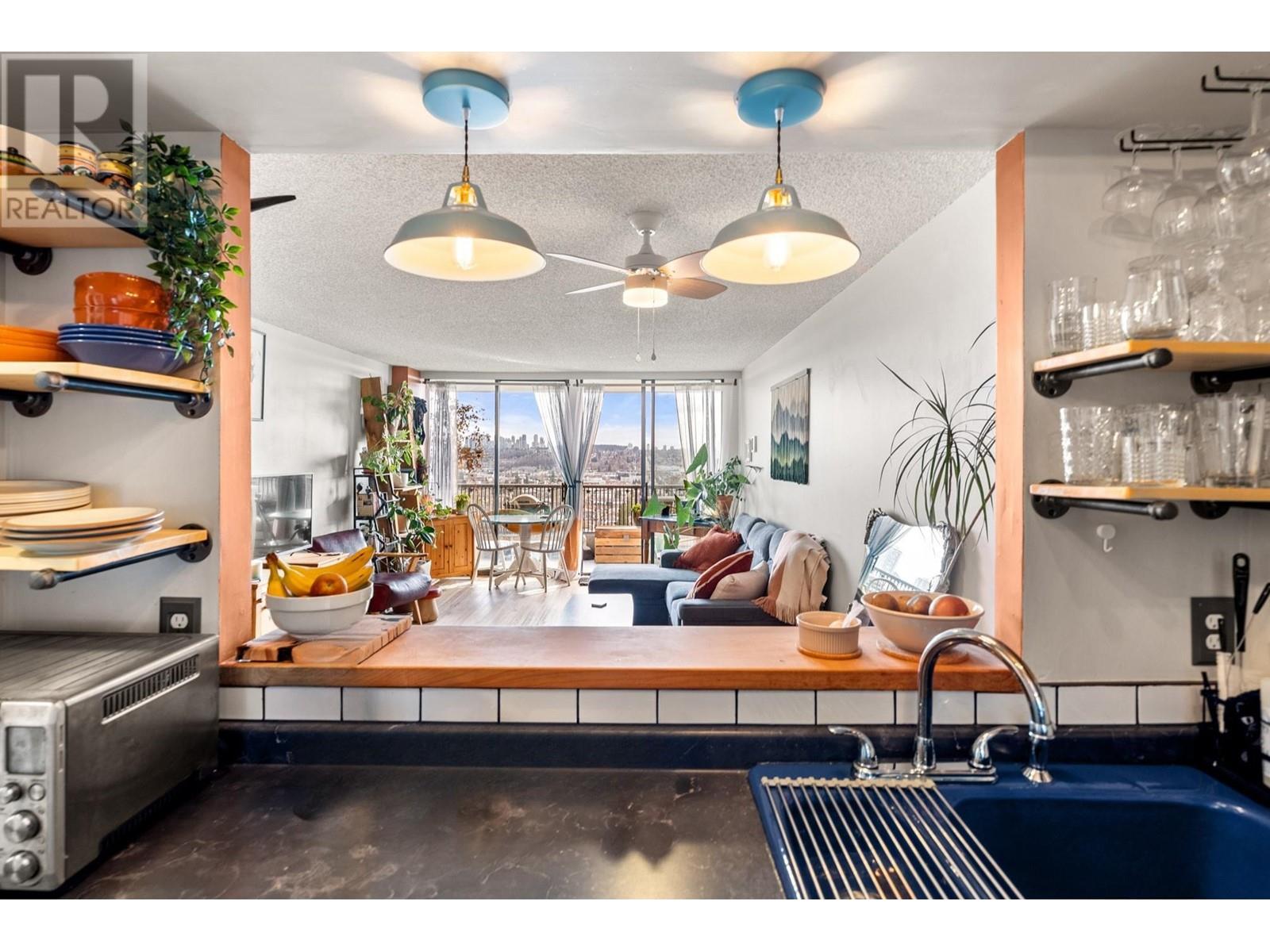 Listing Picture 13 of 35 : 407 3740 ALBERT STREET, Burnaby / 本拿比 - 魯藝地產 Yvonne Lu Group - MLS Medallion Club Member