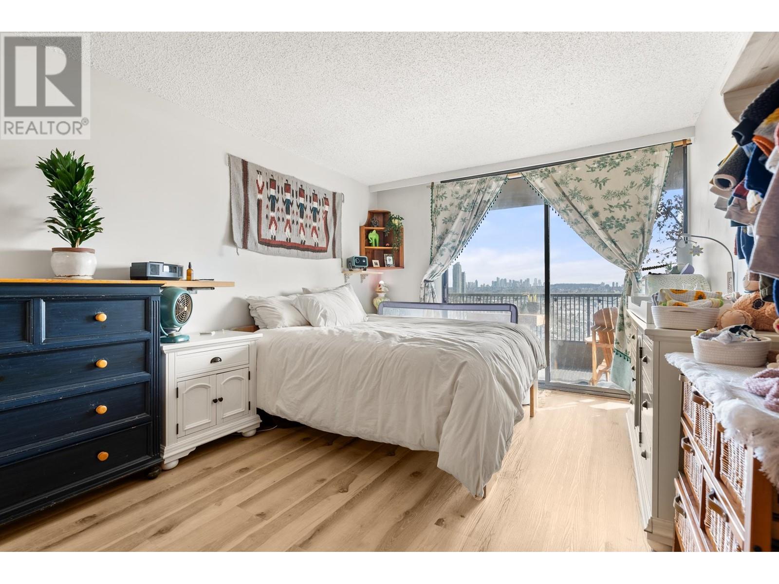 Listing Picture 14 of 35 : 407 3740 ALBERT STREET, Burnaby / 本拿比 - 魯藝地產 Yvonne Lu Group - MLS Medallion Club Member