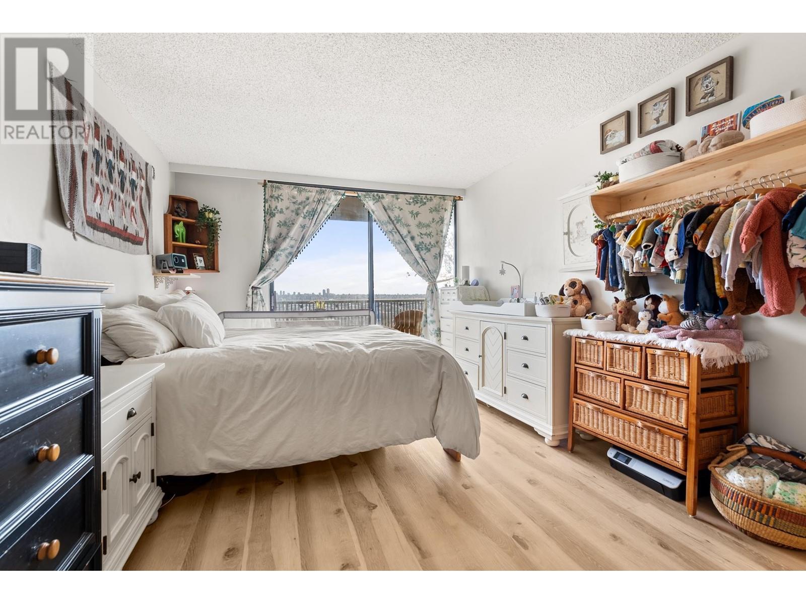 Listing Picture 15 of 35 : 407 3740 ALBERT STREET, Burnaby / 本拿比 - 魯藝地產 Yvonne Lu Group - MLS Medallion Club Member