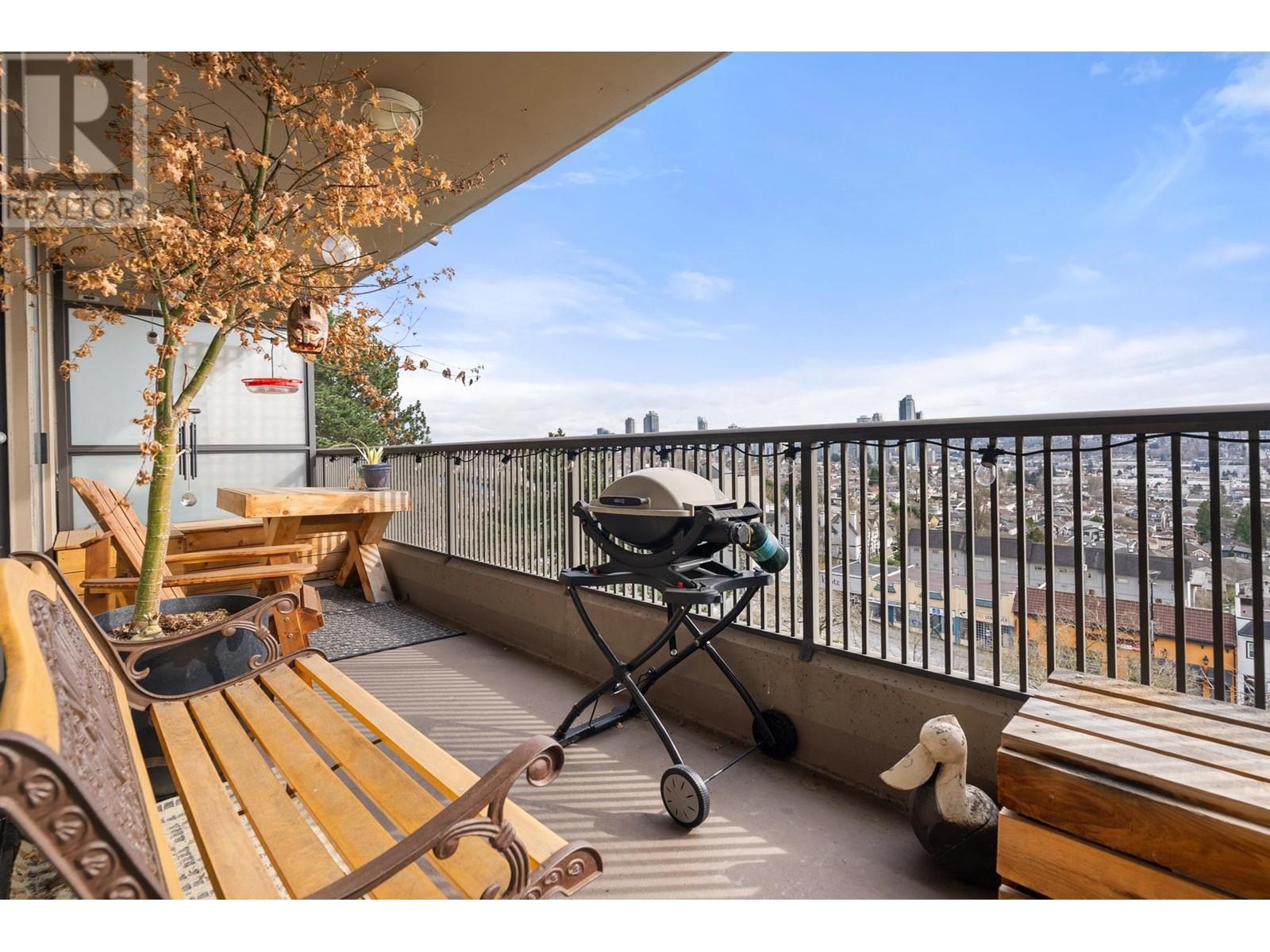 Listing Picture 21 of 35 : 407 3740 ALBERT STREET, Burnaby / 本拿比 - 魯藝地產 Yvonne Lu Group - MLS Medallion Club Member
