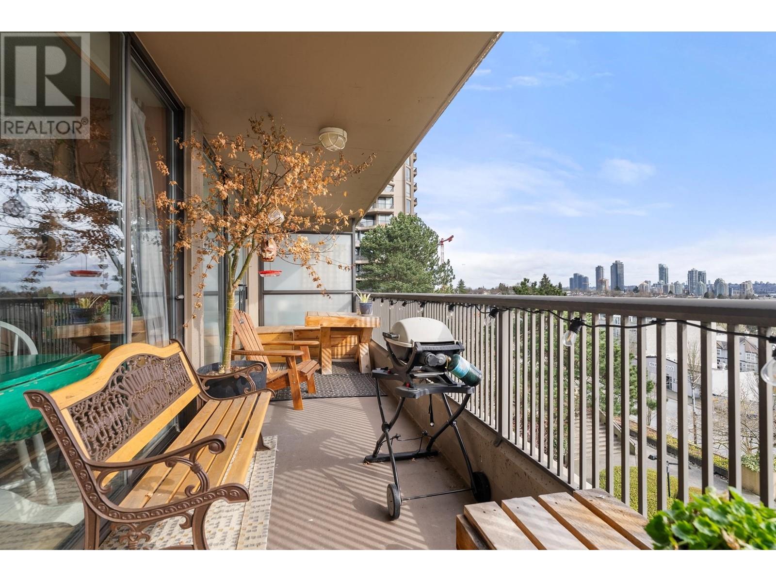 Listing Picture 22 of 35 : 407 3740 ALBERT STREET, Burnaby / 本拿比 - 魯藝地產 Yvonne Lu Group - MLS Medallion Club Member