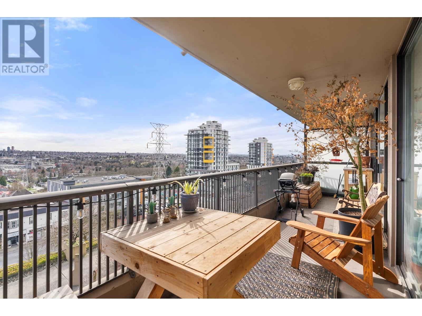 Listing Picture 24 of 35 : 407 3740 ALBERT STREET, Burnaby / 本拿比 - 魯藝地產 Yvonne Lu Group - MLS Medallion Club Member