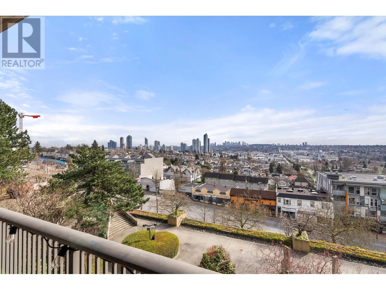 Listing Picture 3 of 35 : 407 3740 ALBERT STREET, Burnaby / 本拿比 - 魯藝地產 Yvonne Lu Group - MLS Medallion Club Member