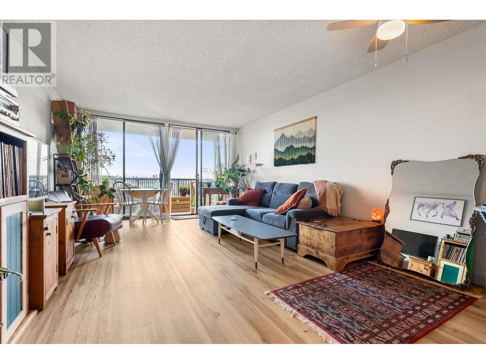 Listing Picture 5 of 35 : 407 3740 ALBERT STREET, Burnaby / 本拿比 - 魯藝地產 Yvonne Lu Group - MLS Medallion Club Member