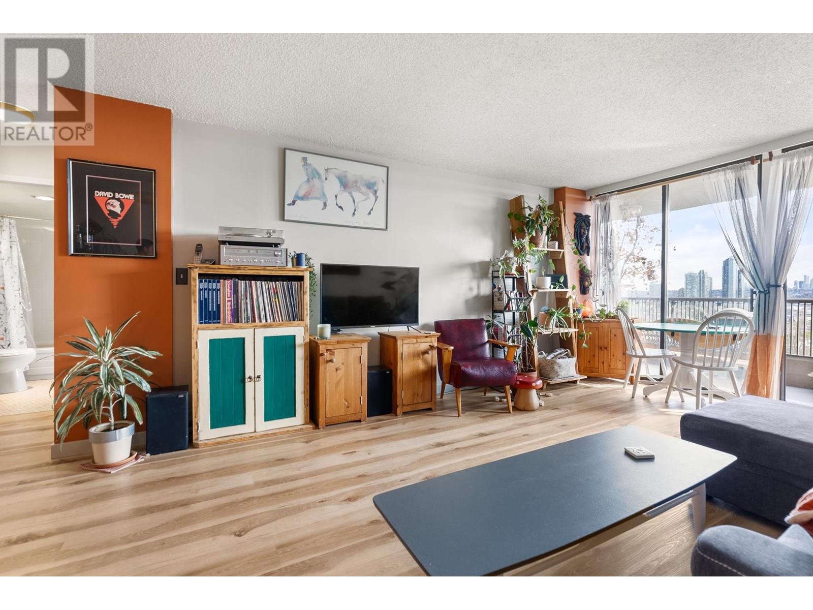 Listing Picture 8 of 35 : 407 3740 ALBERT STREET, Burnaby / 本拿比 - 魯藝地產 Yvonne Lu Group - MLS Medallion Club Member