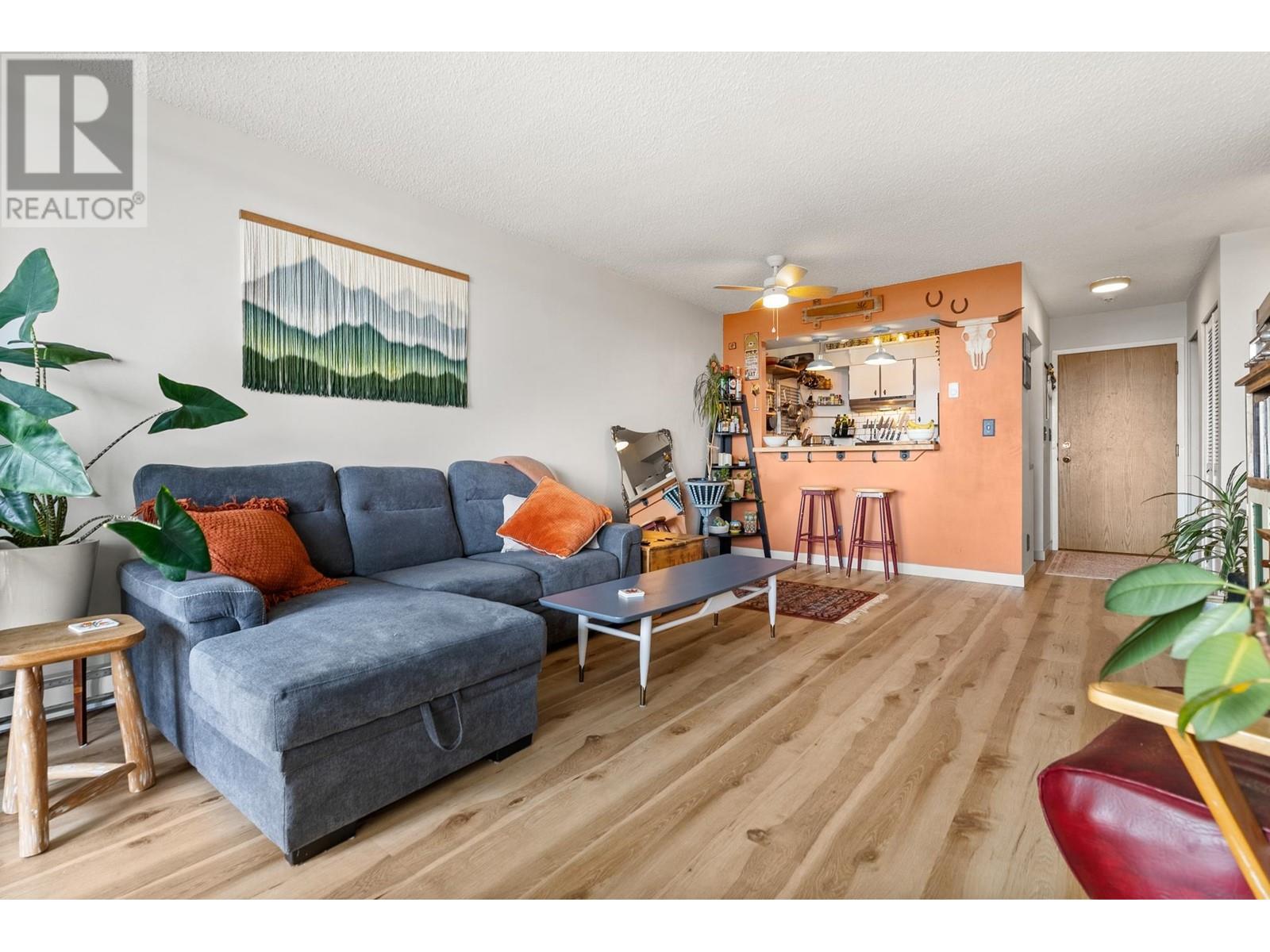 Listing Picture 9 of 35 : 407 3740 ALBERT STREET, Burnaby / 本拿比 - 魯藝地產 Yvonne Lu Group - MLS Medallion Club Member