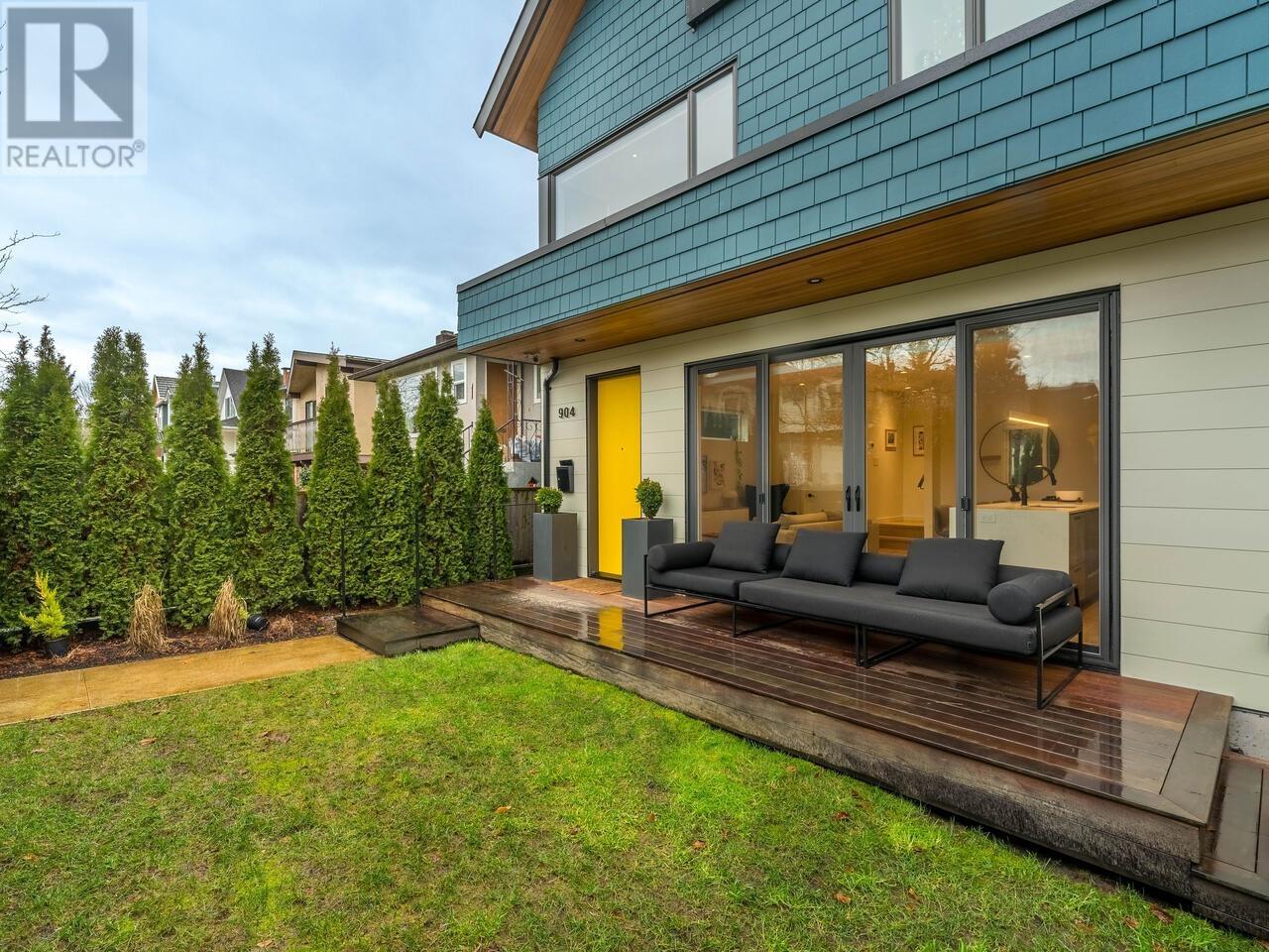 904 E 37th Avenue, Vancouver, British Columbia  V5W 1G2 - Photo 1 - R2979883