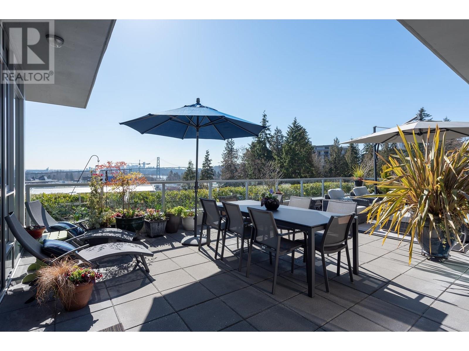 501 918 KEITH ROAD, West Vancouver, British Columbia