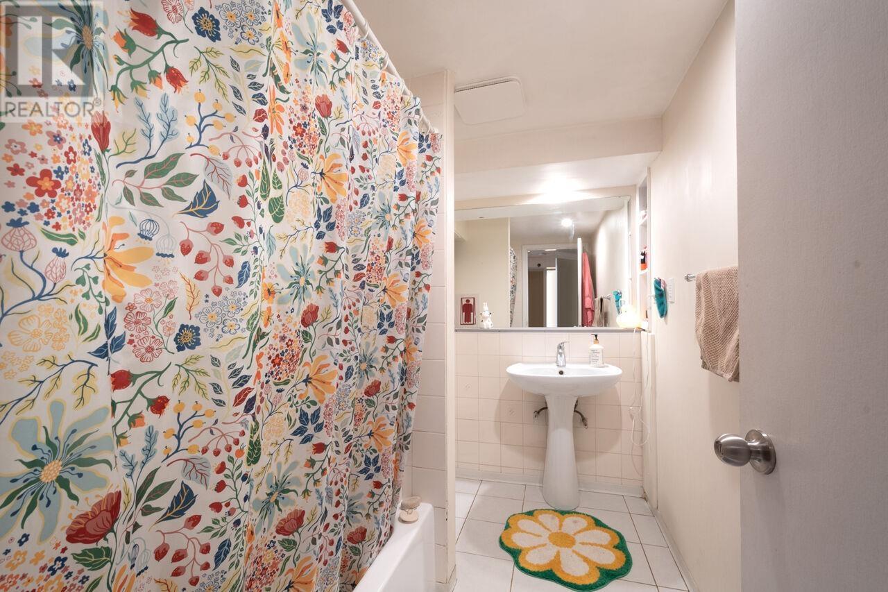 Listing Picture 29 of 40 : 76 W 37TH AVENUE, Vancouver / 溫哥華 - 魯藝地產 Yvonne Lu Group - MLS Medallion Club Member