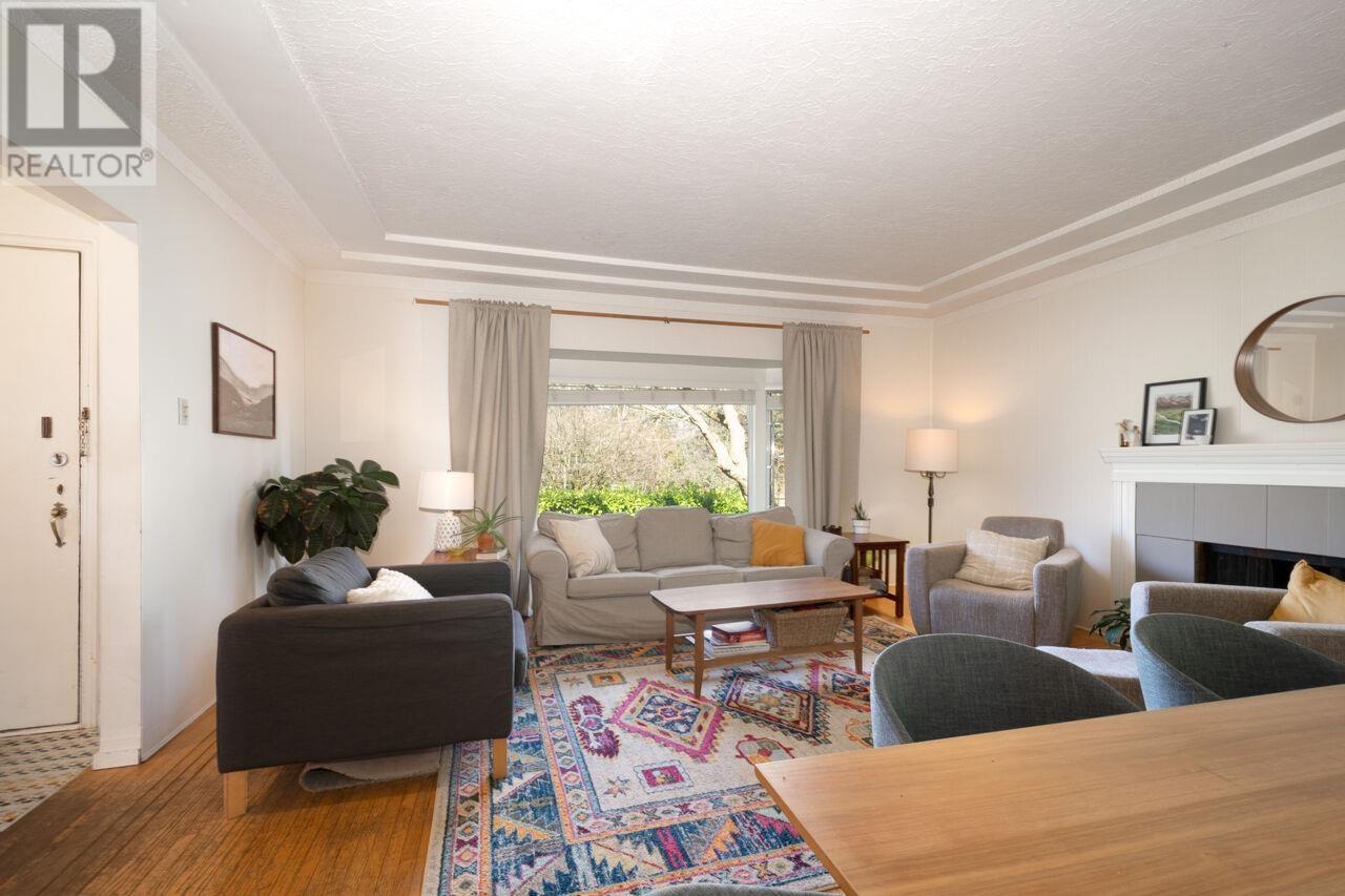 Listing Picture 9 of 40 : 76 W 37TH AVENUE, Vancouver / 溫哥華 - 魯藝地產 Yvonne Lu Group - MLS Medallion Club Member