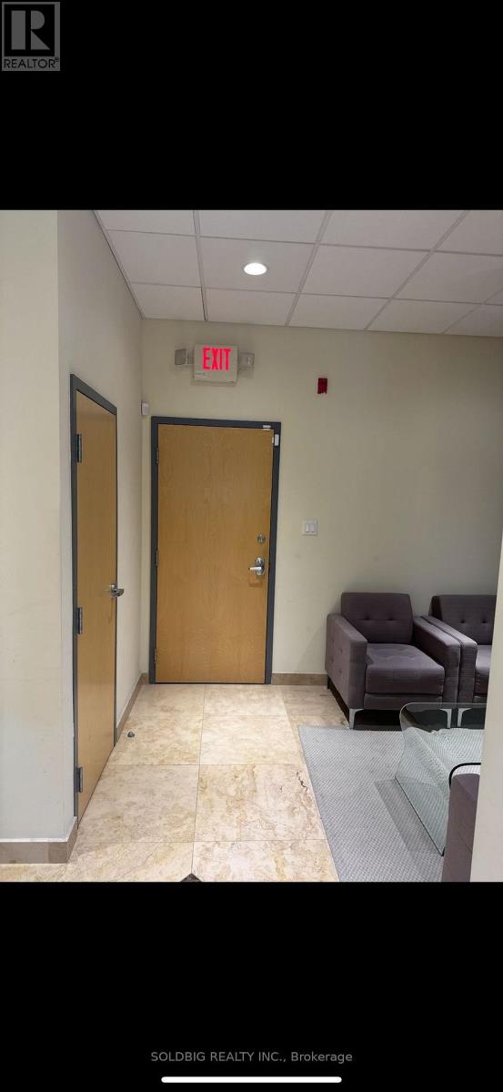 211 - 450 Bronte Street S, Milton, Ontario L9T 5B7 - Photo 4 - W12016512