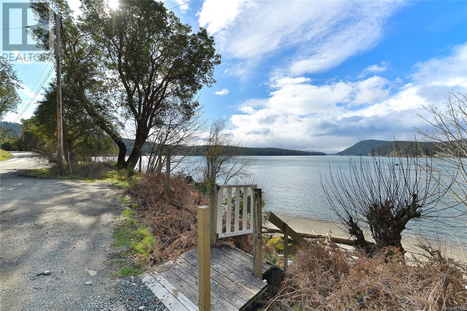 Property at 348 Georgina Point Rd image 1