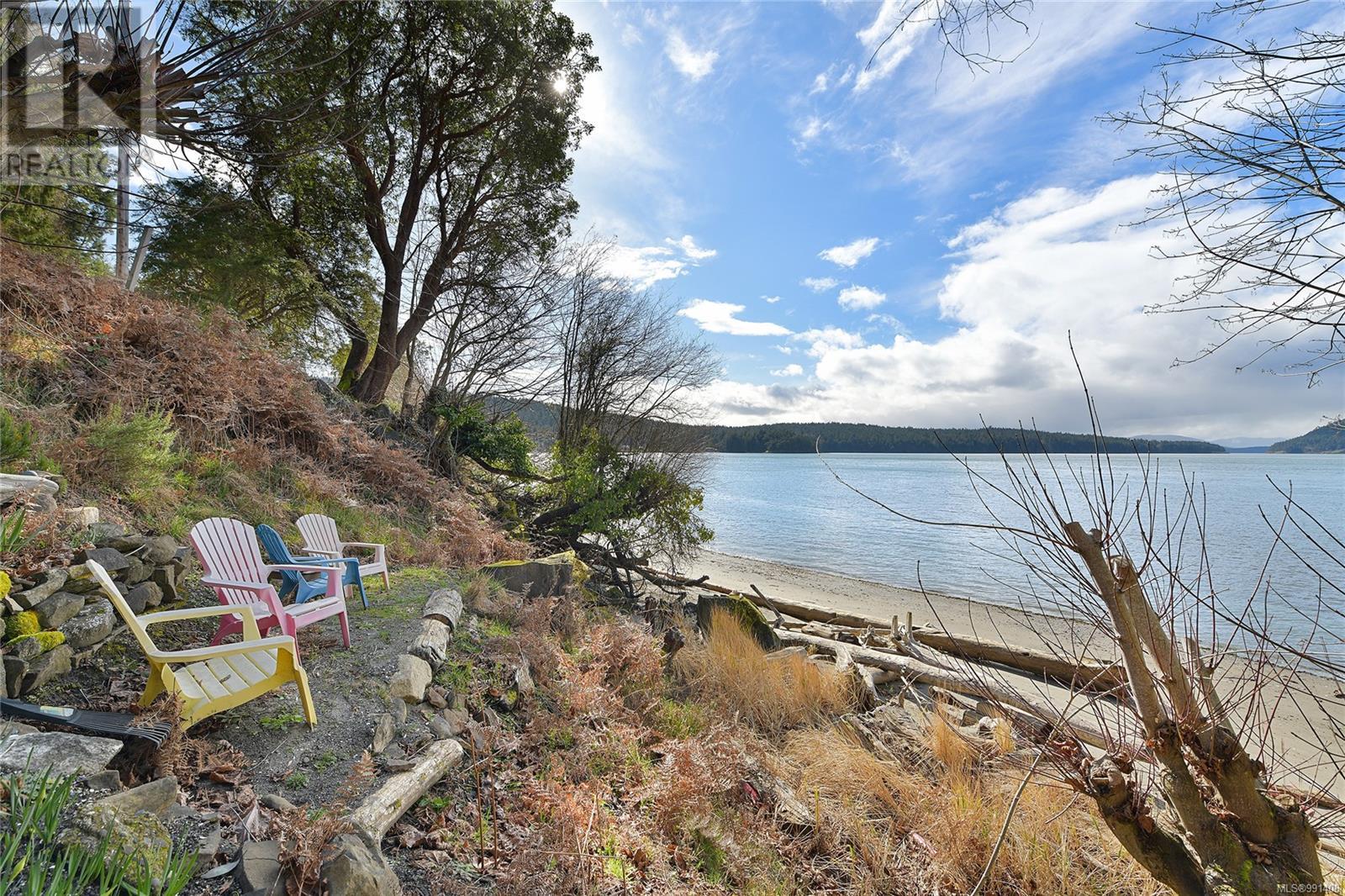 Property at 348 Georgina Point Rd image 3
