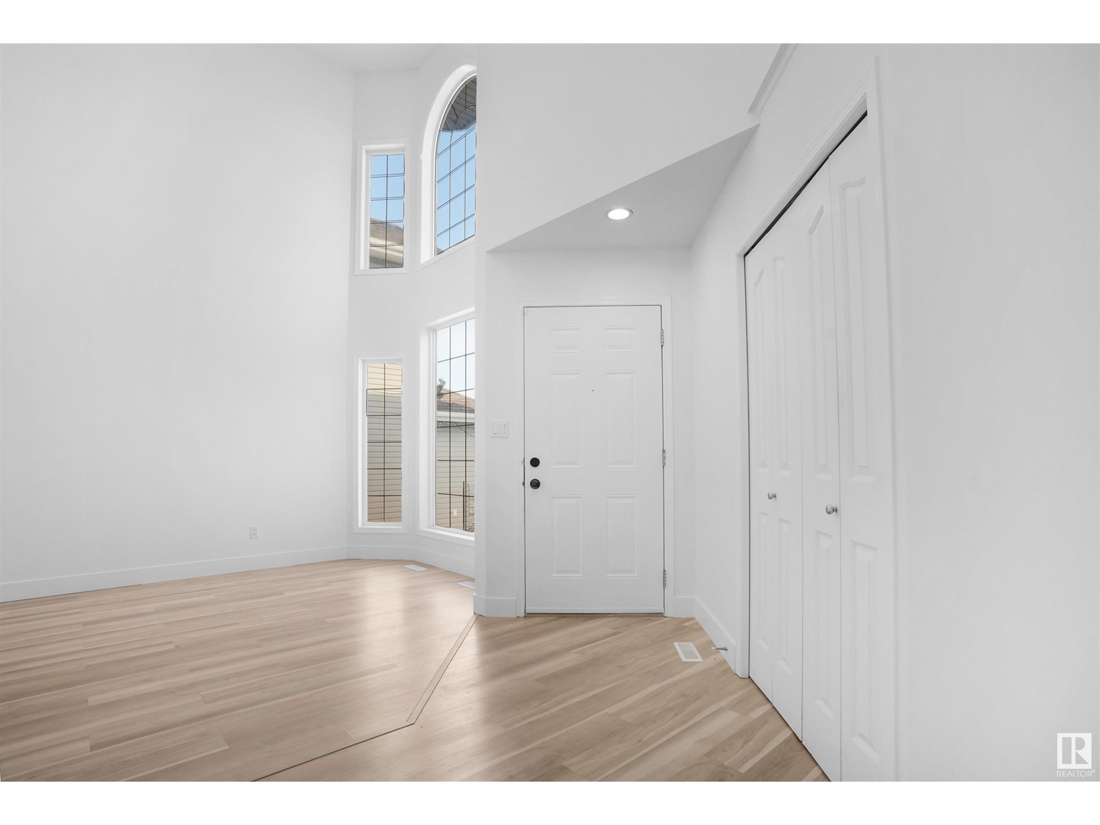 Property at 3722 12 ST NW image 3