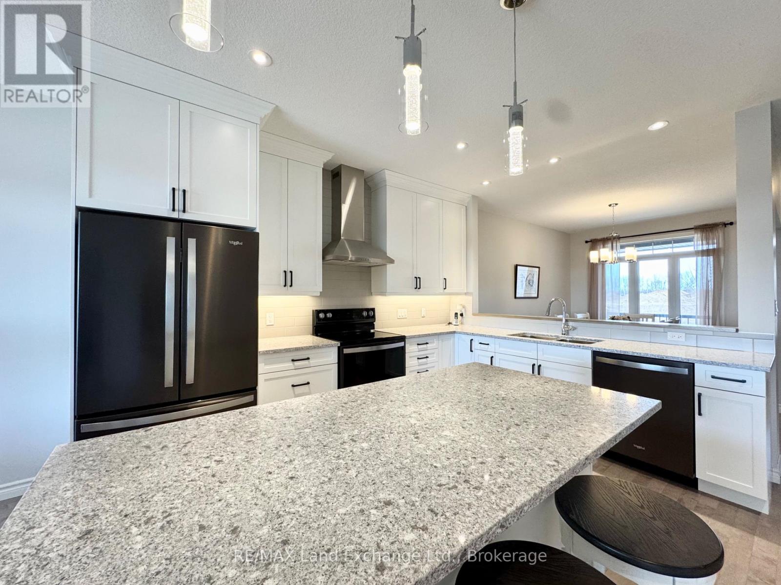 494 Ivings Drive, Saugeen Shores, Ontario  N0H 2C3 - Photo 10 - X12029690