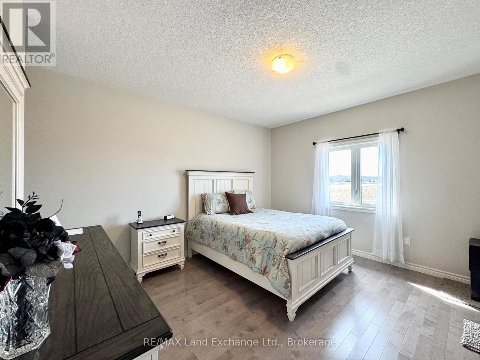 494 Ivings Drive, Saugeen Shores, Ontario  N0H 2C3 - Photo 13 - X12029690