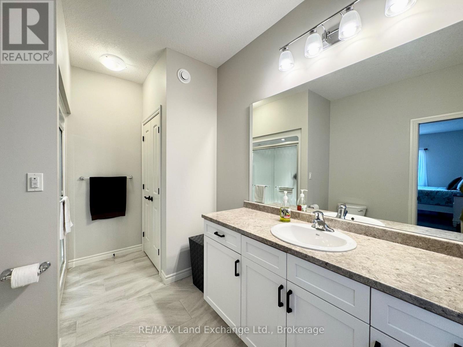 494 Ivings Drive, Saugeen Shores, Ontario  N0H 2C3 - Photo 14 - X12029690