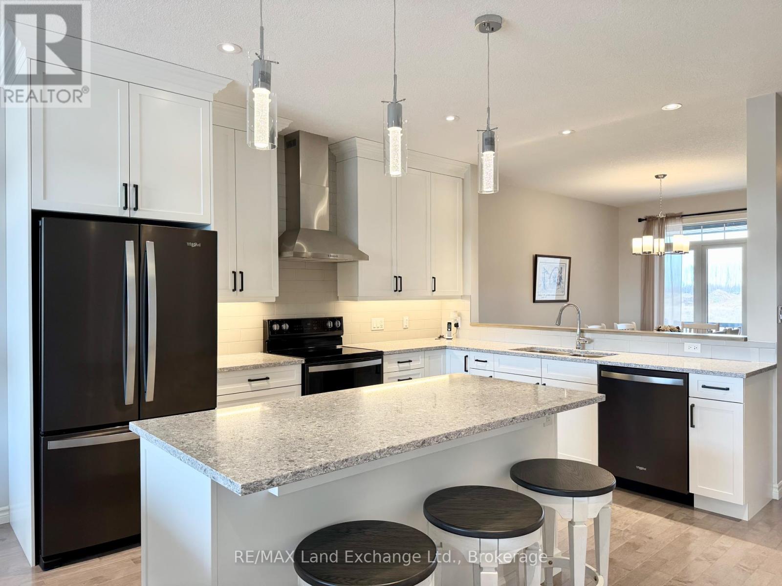 494 Ivings Drive, Saugeen Shores, Ontario  N0H 2C3 - Photo 2 - X12029690