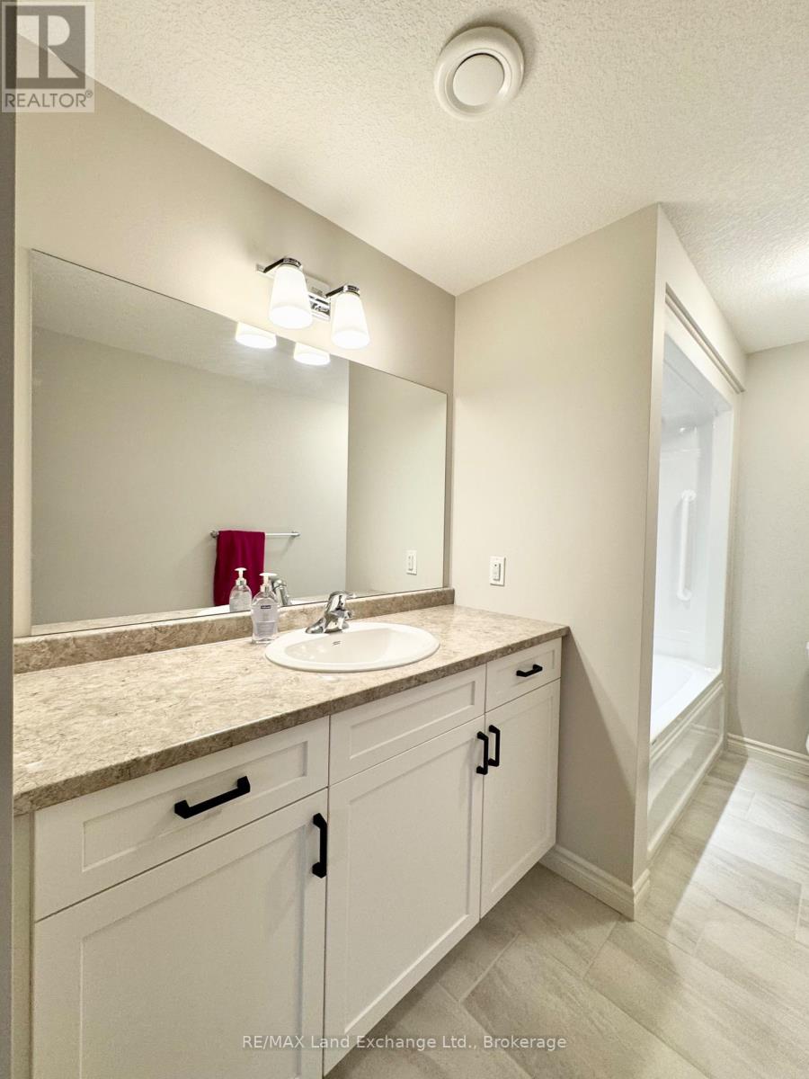 494 Ivings Drive, Saugeen Shores, Ontario  N0H 2C3 - Photo 22 - X12029690