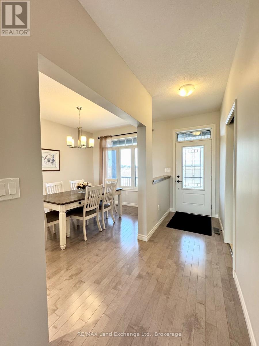 494 Ivings Drive, Saugeen Shores, Ontario  N0H 2C3 - Photo 6 - X12029690