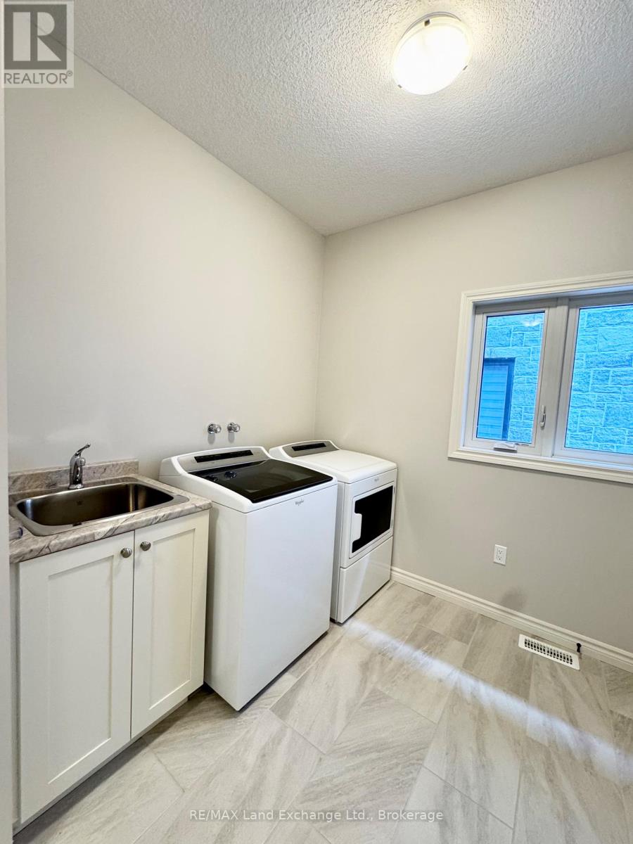 494 Ivings Drive, Saugeen Shores, Ontario  N0H 2C3 - Photo 7 - X12029690