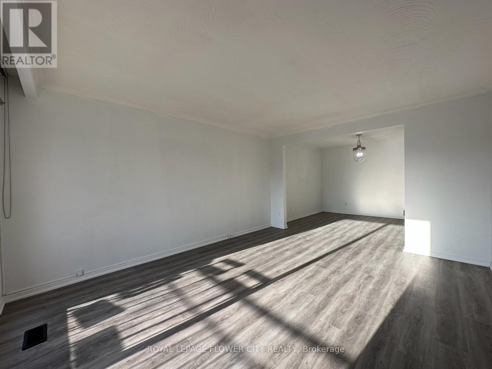 66 Skelton Boulevard, Brampton, Ontario  L6V 2P6 - Photo 3 - W12029632