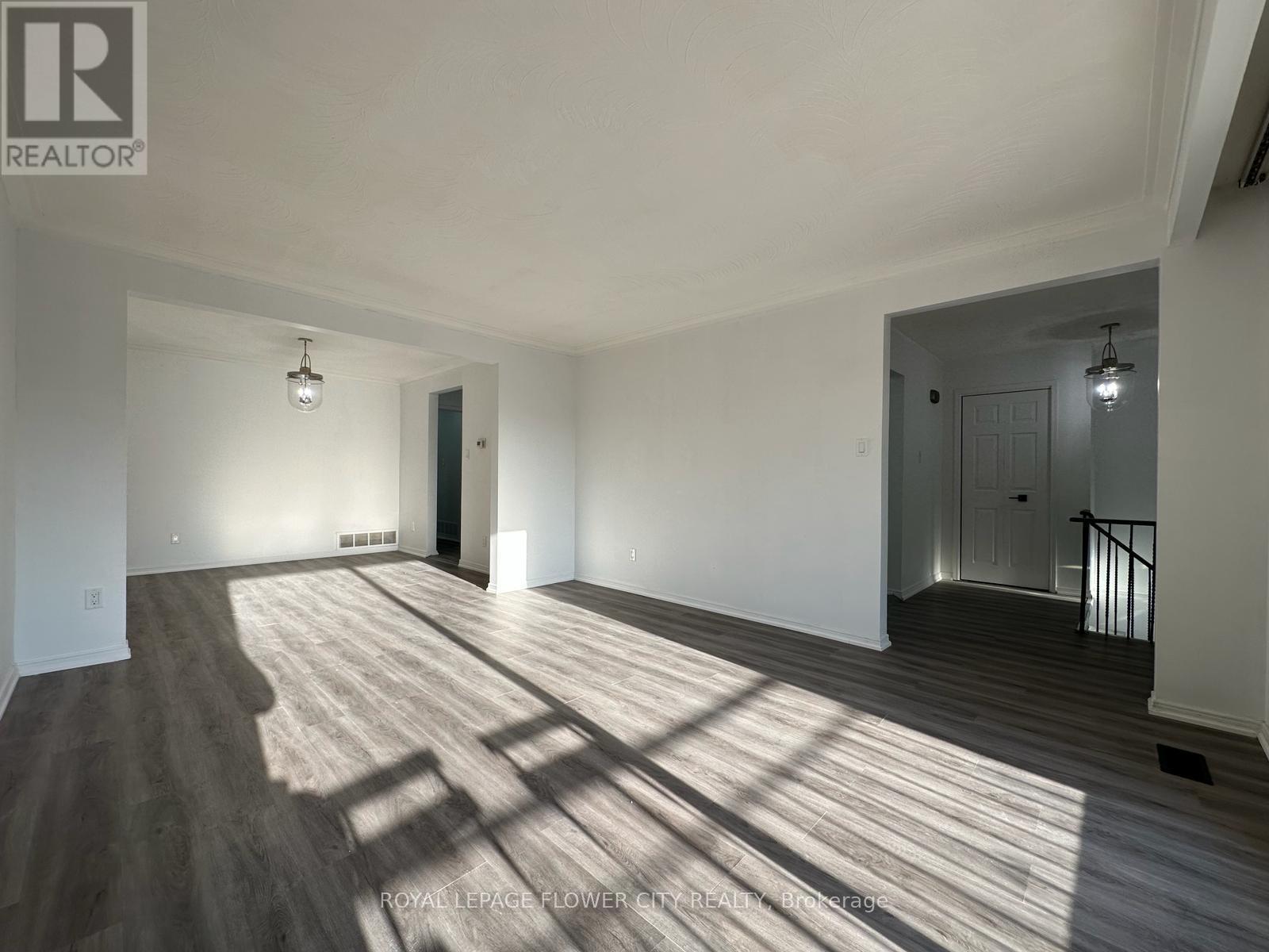 66 Skelton Boulevard, Brampton, Ontario  L6V 2P6 - Photo 4 - W12029632