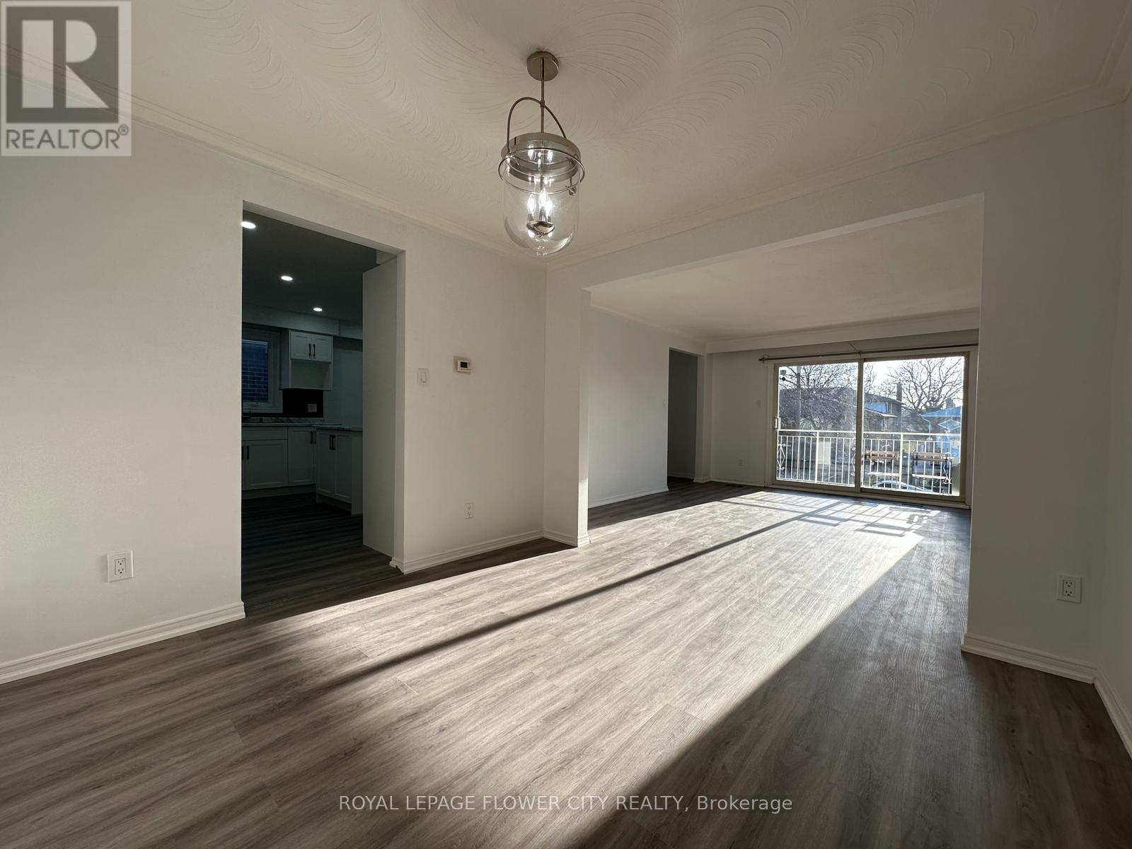 66 Skelton Boulevard, Brampton, Ontario  L6V 2P6 - Photo 5 - W12029632