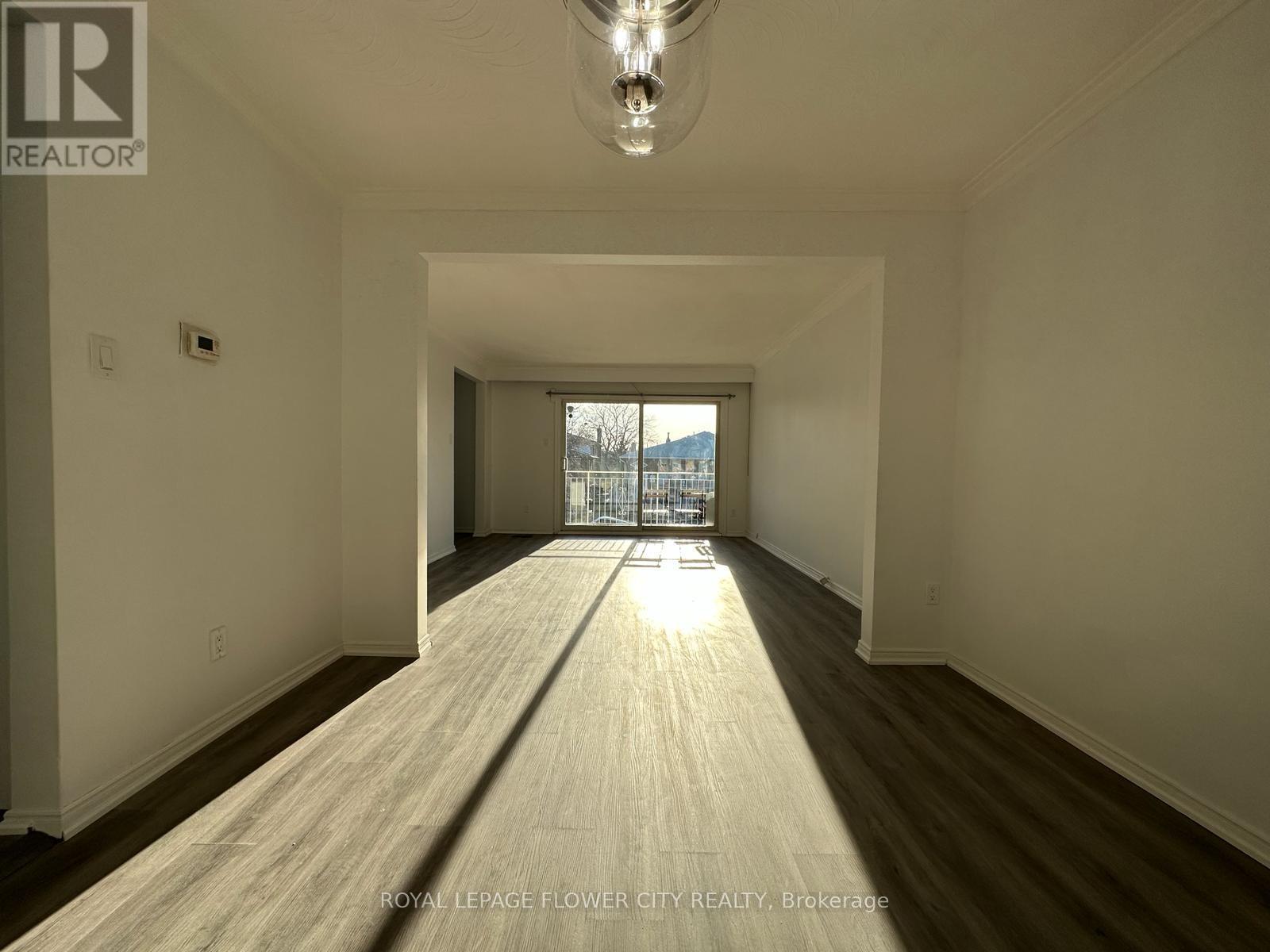 66 Skelton Boulevard, Brampton, Ontario  L6V 2P6 - Photo 6 - W12029632
