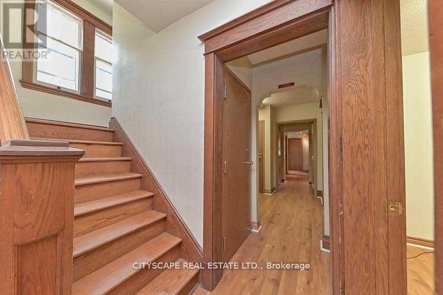305 Plains Road E, Burlington, Ontario  L7T 2C7 - Photo 19 - W12029702