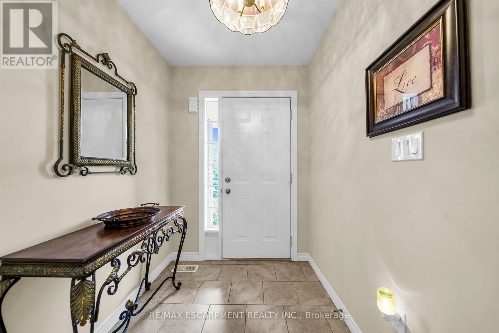 19 Hudson Drive, Haldimand, Ontario  N0A 1E0 - Photo 5 - X12029710