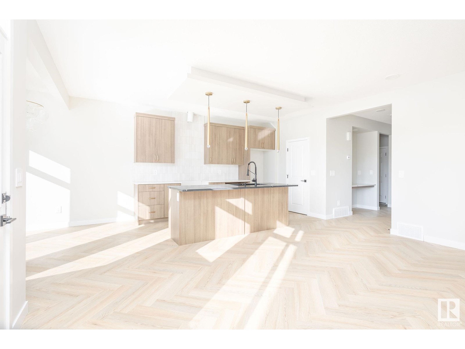 Property at 20608 43 Avenue NW image 3
