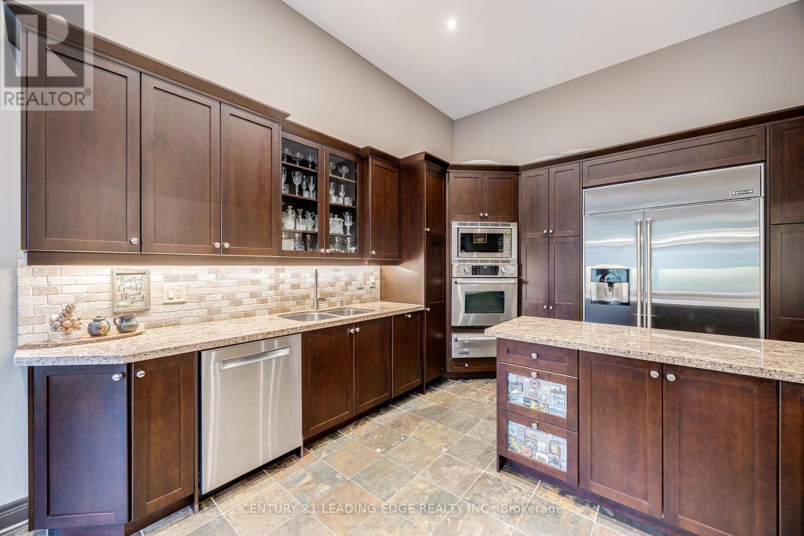 13 Tristan Court, Brampton, Ontario  L6Y 5S2 - Photo 10 - W12023820