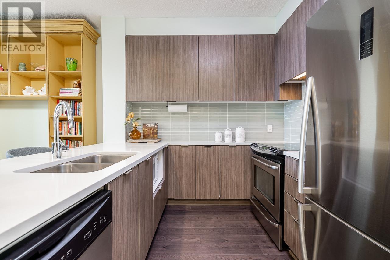 Listing Picture 7 of 38 : 409 9168 SLOPES MEWS, Burnaby / 本拿比 - 魯藝地產 Yvonne Lu Group - MLS Medallion Club Member