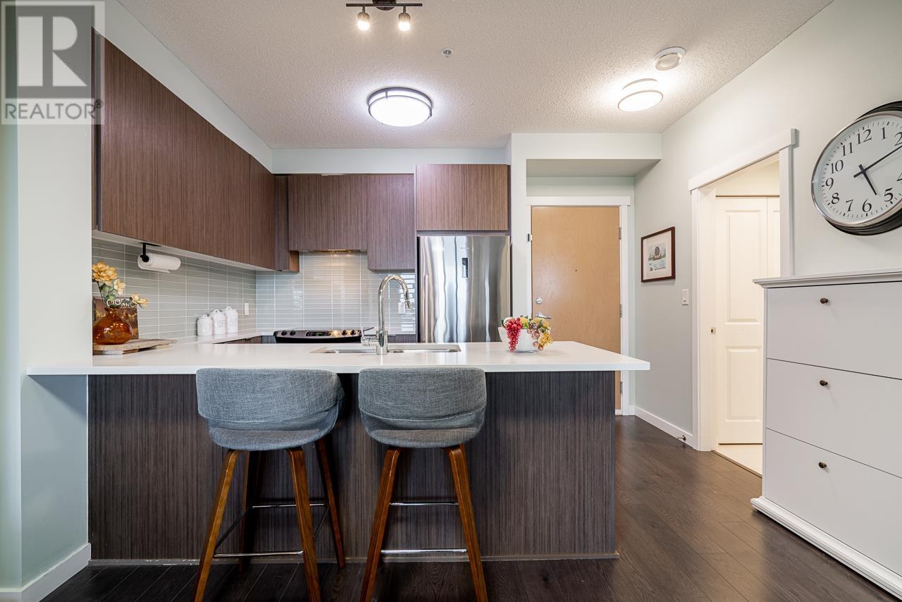 Listing Picture 11 of 38 : 409 9168 SLOPES MEWS, Burnaby / 本拿比 - 魯藝地產 Yvonne Lu Group - MLS Medallion Club Member