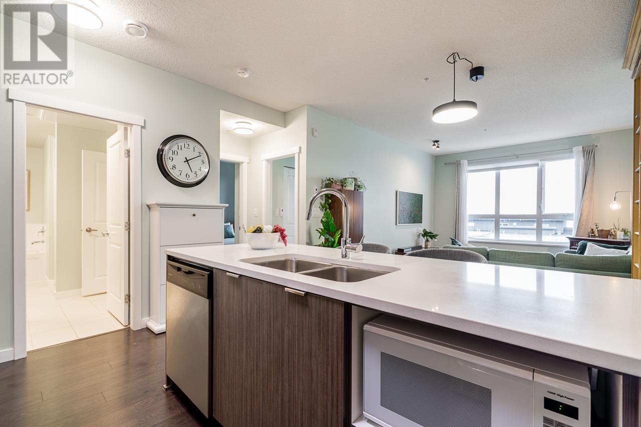 Listing Picture 10 of 38 : 409 9168 SLOPES MEWS, Burnaby / 本拿比 - 魯藝地產 Yvonne Lu Group - MLS Medallion Club Member