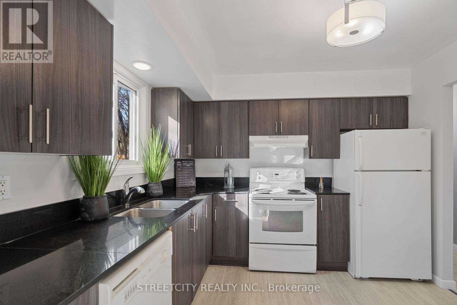 Photo 14 of 41 for 1409 Aldersbrook Road