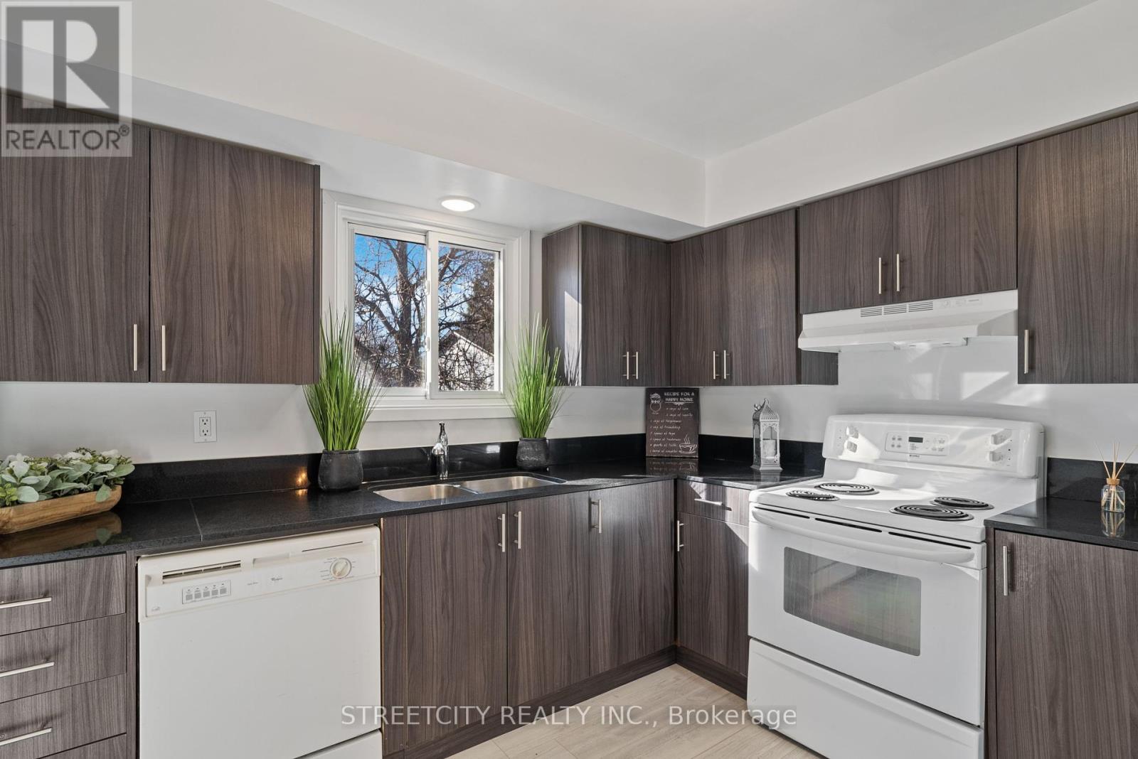 Photo 15 of 41 for 1409 Aldersbrook Road