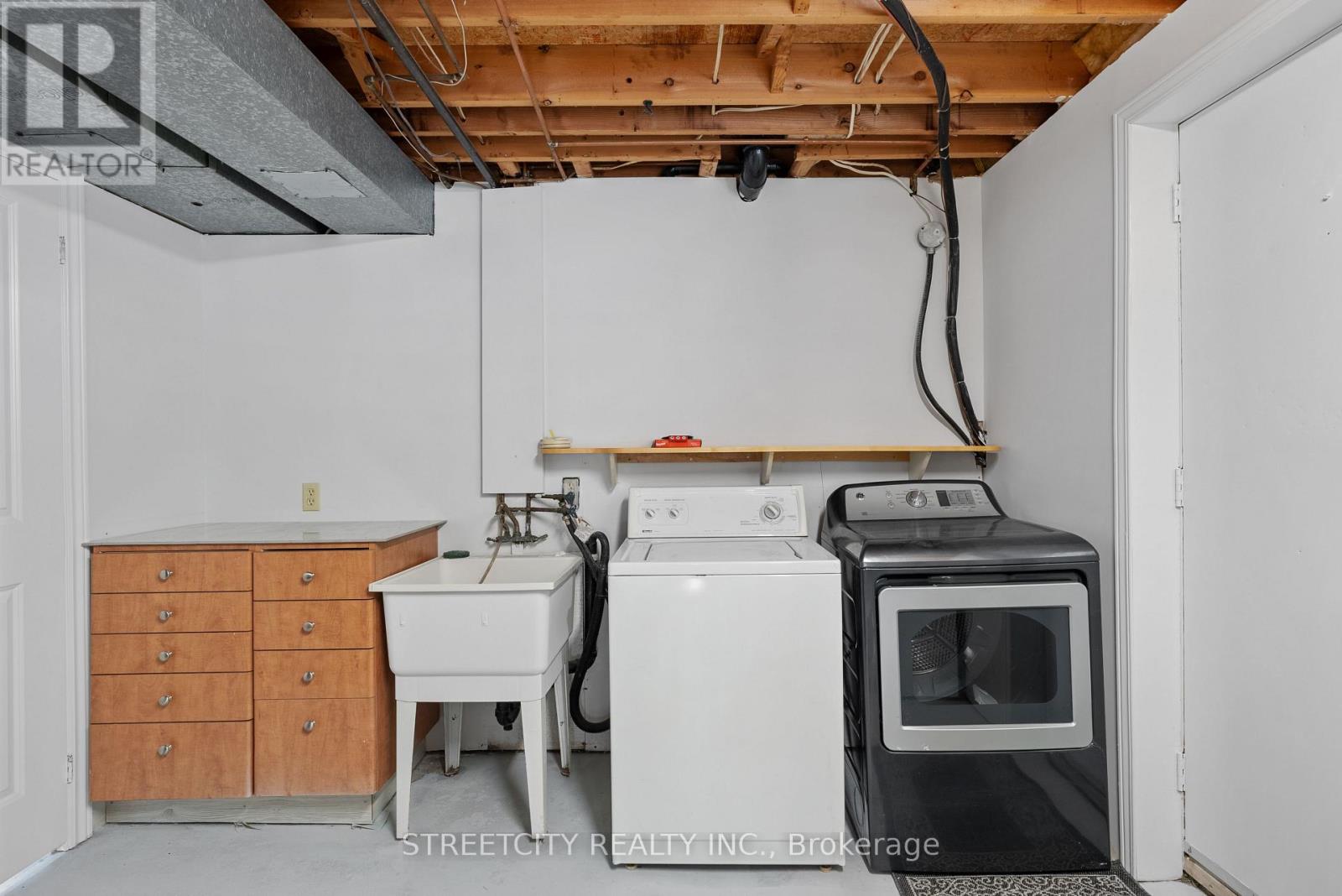 Photo 32 of 41 for 1409 Aldersbrook Road