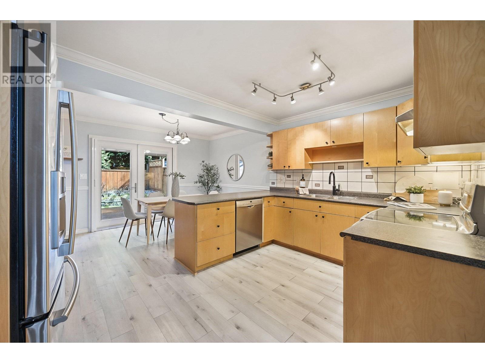 281 Balmoral Place, Port Moody, British Columbia  V3H 4B9 - Photo 3 - R2979915