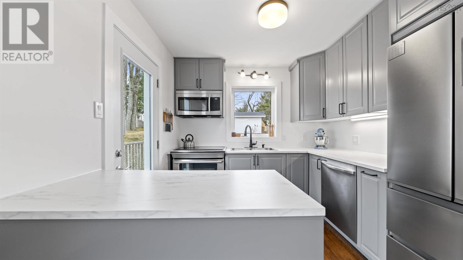 35 Sunnyvale Court, Lower Sackville, Nova Scotia  B4E 2T2 - Photo 9 - 202505319