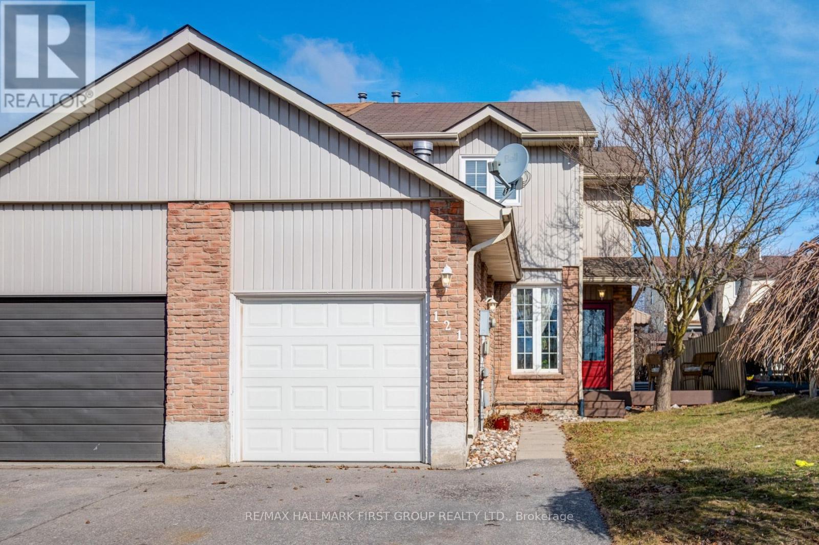 121 CASTLEBAR CRESCENT, Oshawa, Ontario