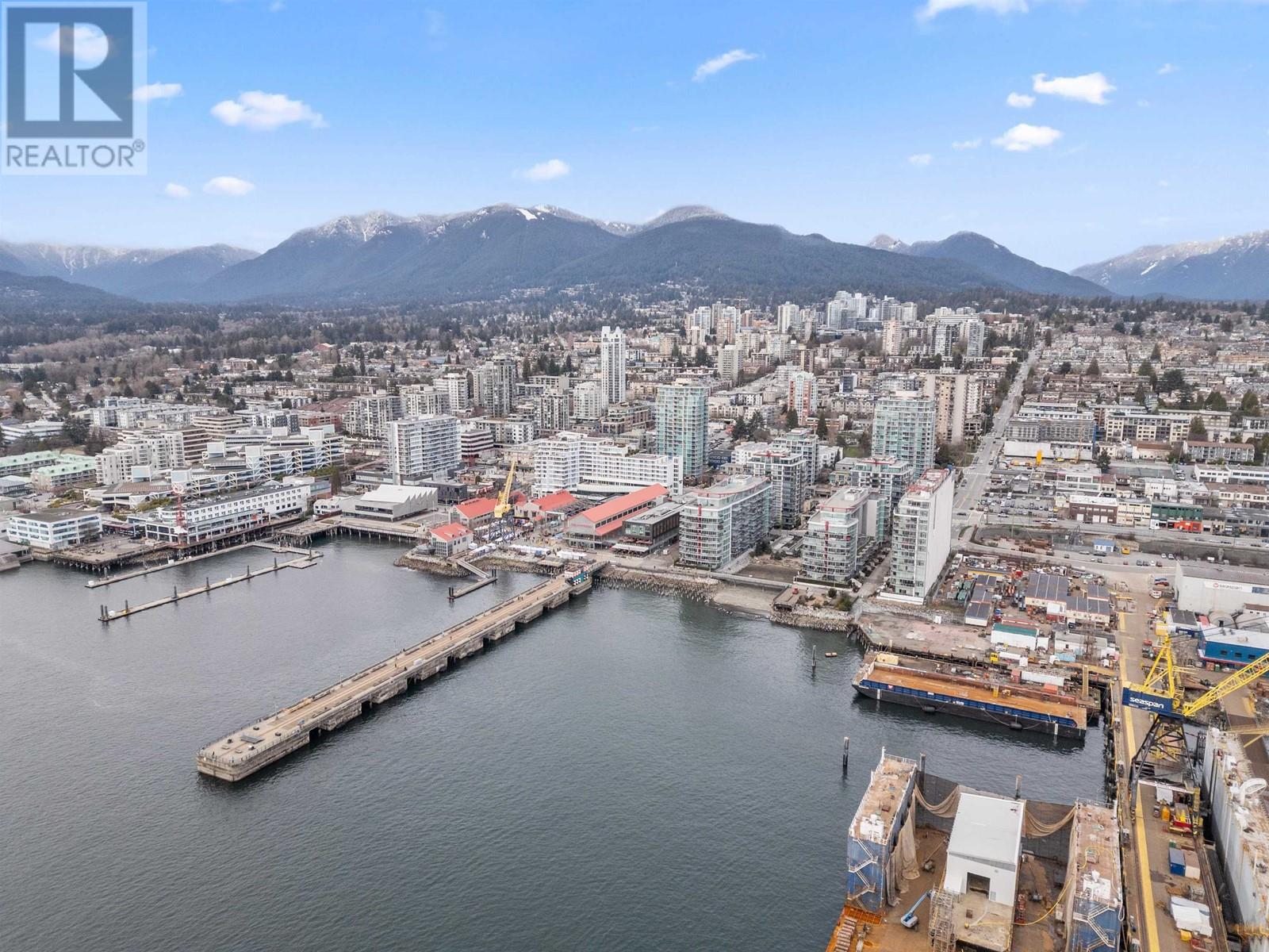 432 E 13th Street, North Vancouver, British Columbia  V7L 2M1 - Photo 2 - R2979543