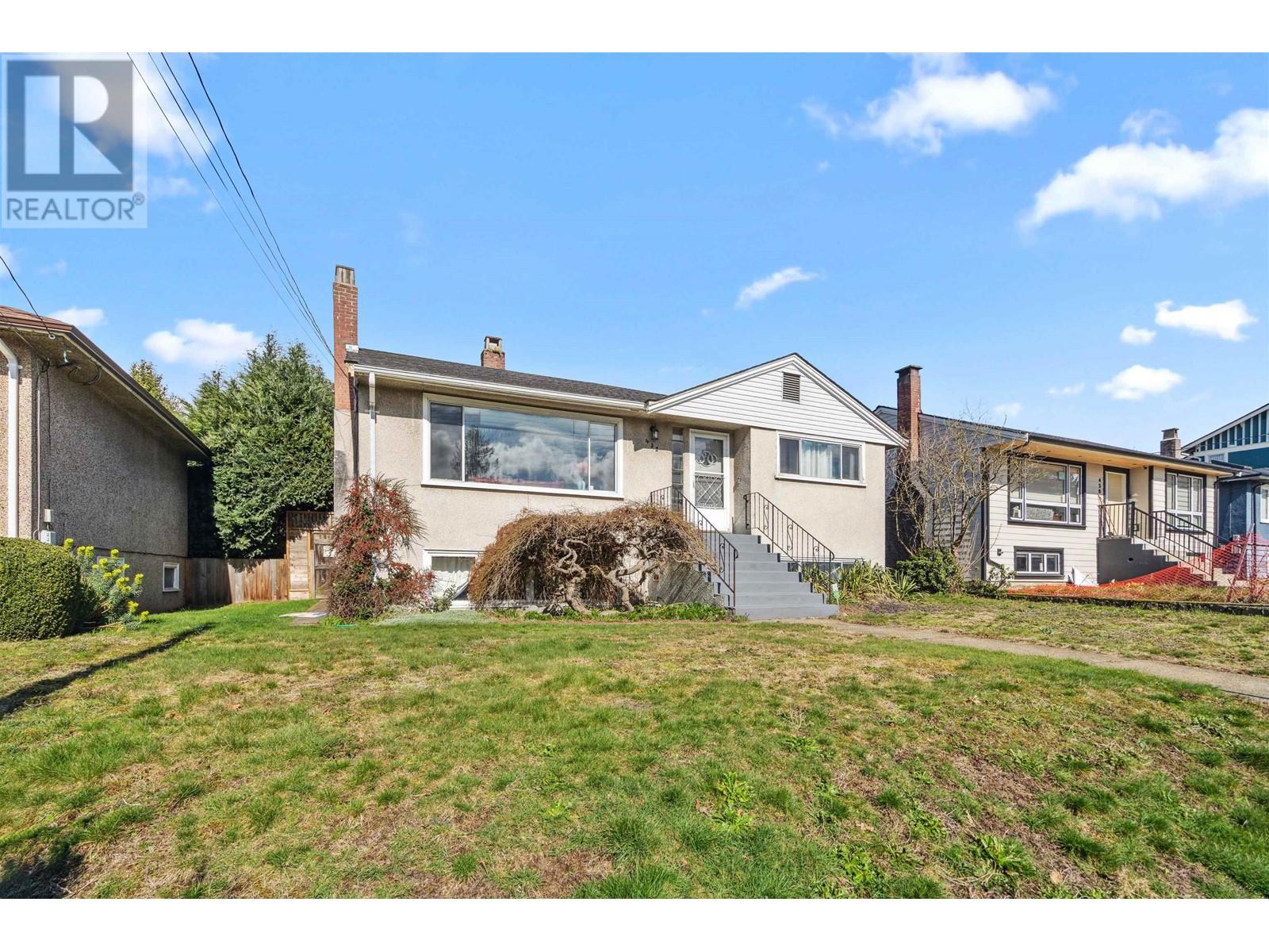 432 E 13th Street, North Vancouver, British Columbia  V7L 2M1 - Photo 4 - R2979543