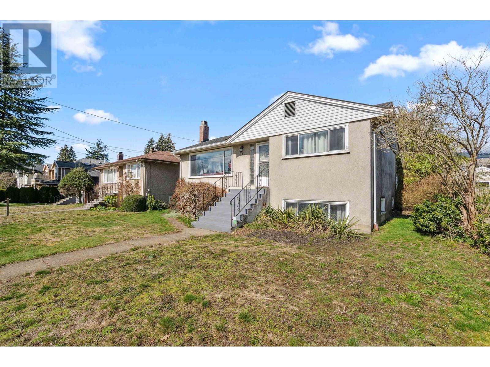 432 E 13th Street, North Vancouver, British Columbia  V7L 2M1 - Photo 3 - R2979543
