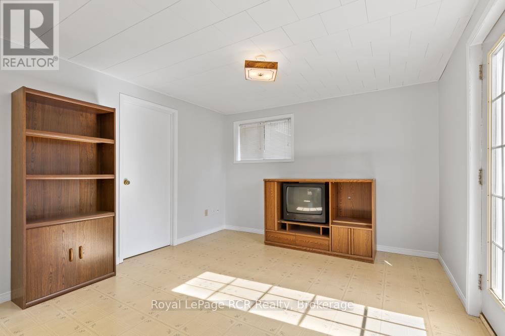 282 Forest Glen Drive, Wellington North, Ontario  N0G 2L2 - Photo 32 - X12029940