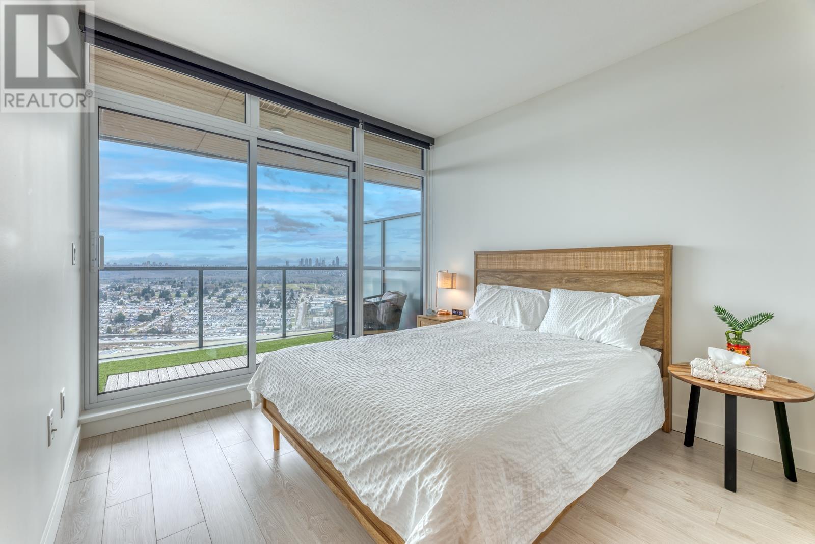 Listing Picture 13 of 37 : 4806 4880 LOUGHEED HIGHWAY, Burnaby / 本拿比 - 魯藝地產 Yvonne Lu Group - MLS Medallion Club Member
