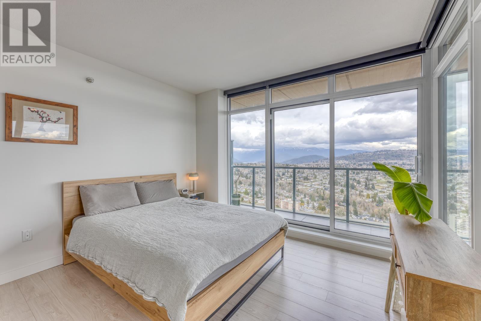 Listing Picture 8 of 37 : 4806 4880 LOUGHEED HIGHWAY, Burnaby / 本拿比 - 魯藝地產 Yvonne Lu Group - MLS Medallion Club Member